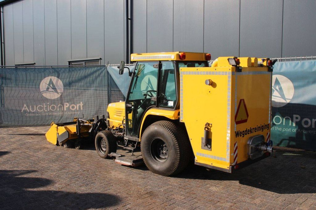 Kleintraktor Kubota STV40 Diesel, Baujahr 2006, mit Kehrbürste