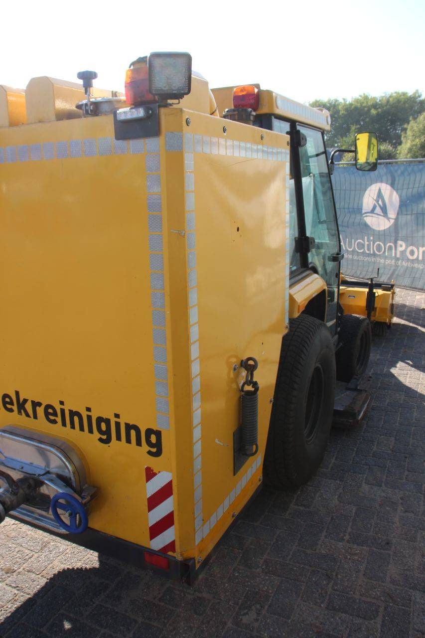 Kleintraktor Kubota STV40 Diesel, Baujahr 2006, mit Kehrbürste