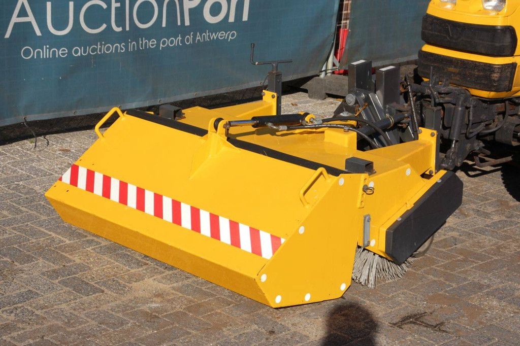 Kleintraktor Kubota STV40 Diesel, Baujahr 2006, mit Kehrbürste