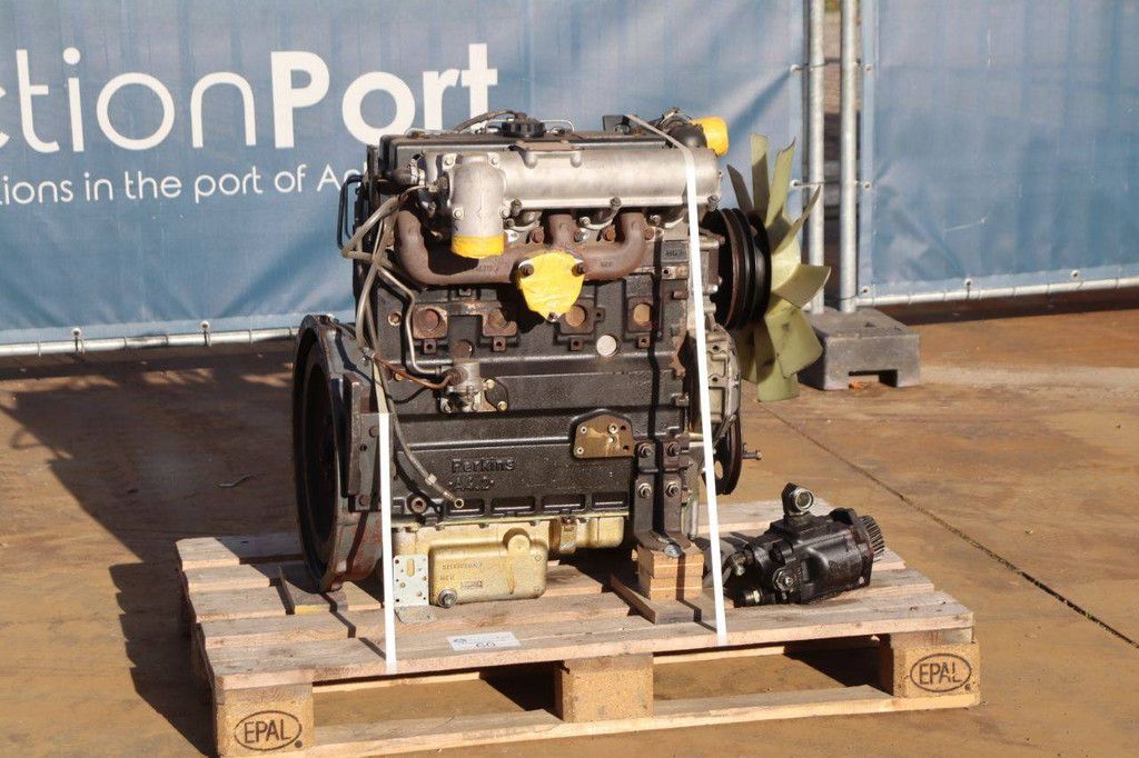 Engine Perkins 1104D A4.2 Diesel