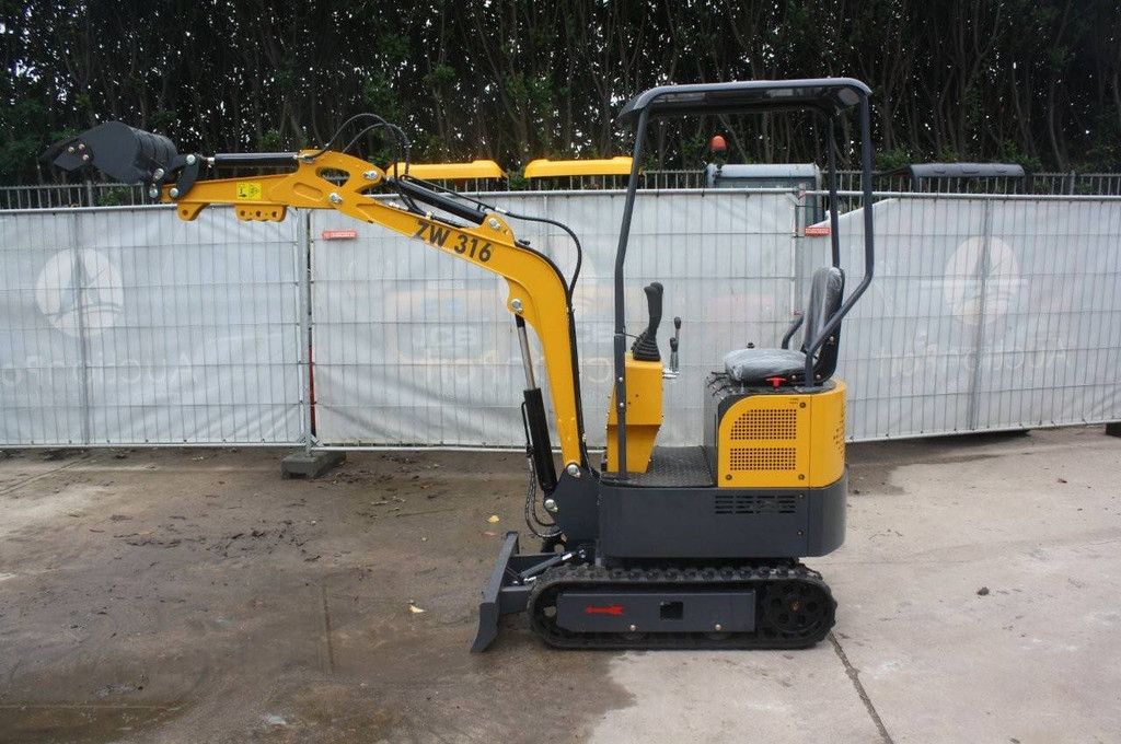 Newrick ZW 316 Minibagger, Benzin, 8,6 kW, Baujahr 2025, Neu, Vorführwagen