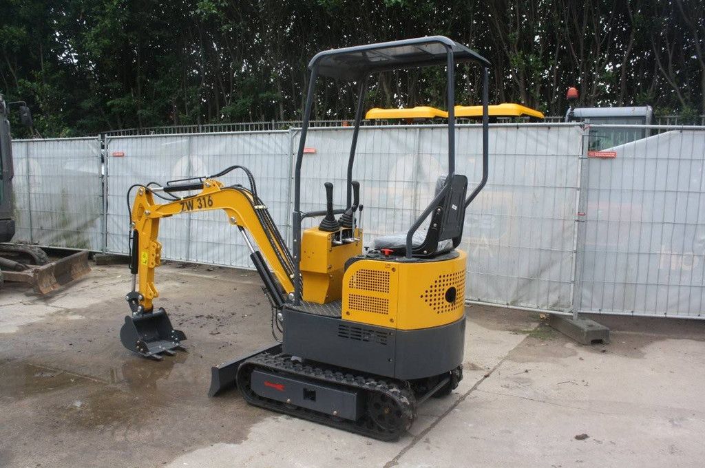 Newrick ZW 316 Minibagger, Benzin, 8,6 kW, Baujahr 2025, Neu, Vorführwagen