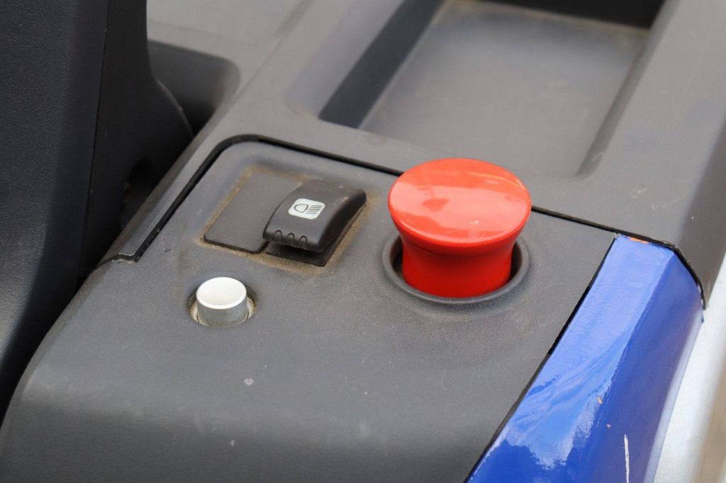 Still LTX 20 Electric Tractor