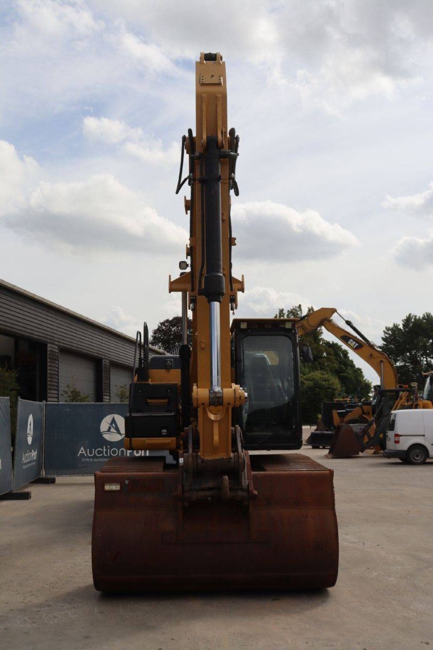 Crawler excavator Caterpillar 323E Diesel 122kW 2012