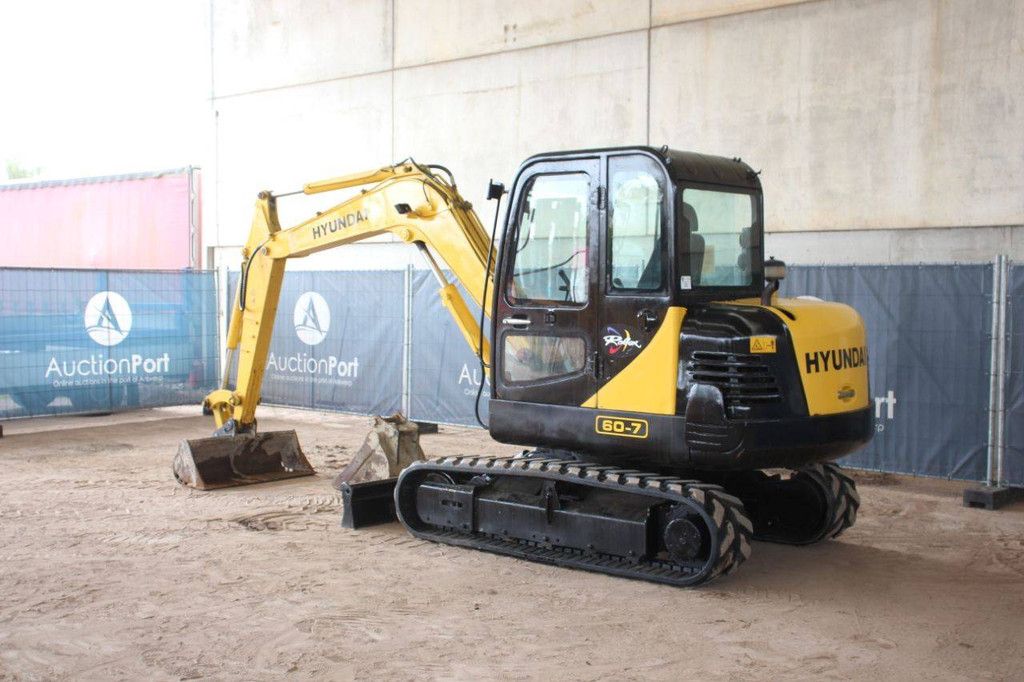 Crawler excavator Hyundai R60-7 Diesel 39.7kW 2013