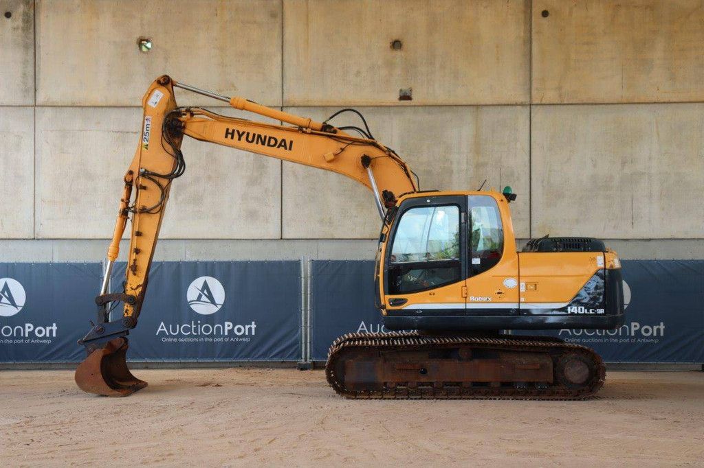 Crawler excavator Hyundai Robex 140LC-9A Diesel 115hp 2013