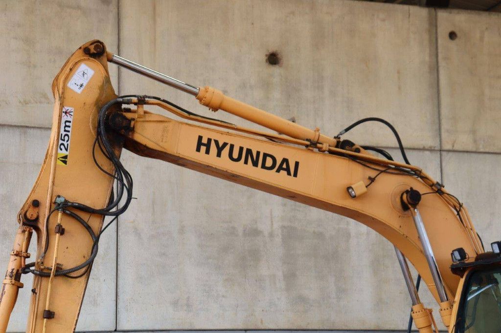 Crawler excavator Hyundai Robex 140LC-9A Diesel 115hp 2013