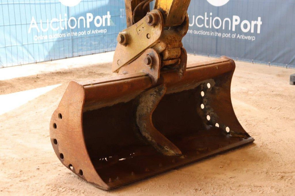 Rupsgraafmachine JCB JS131LC Diesel 74.9pk 2016