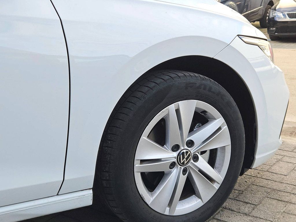 Volkswagen Golf 8 eTSI Benzin 2023