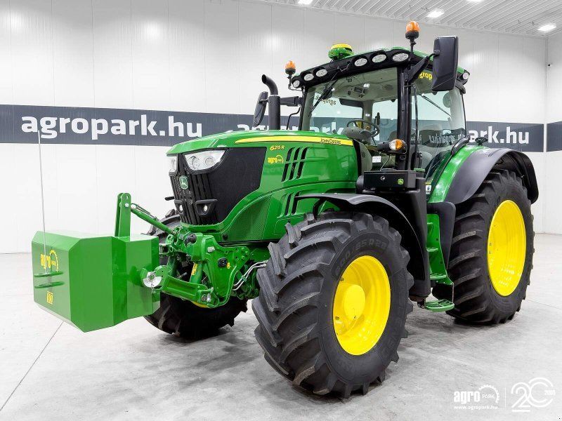 John Deere 6215R