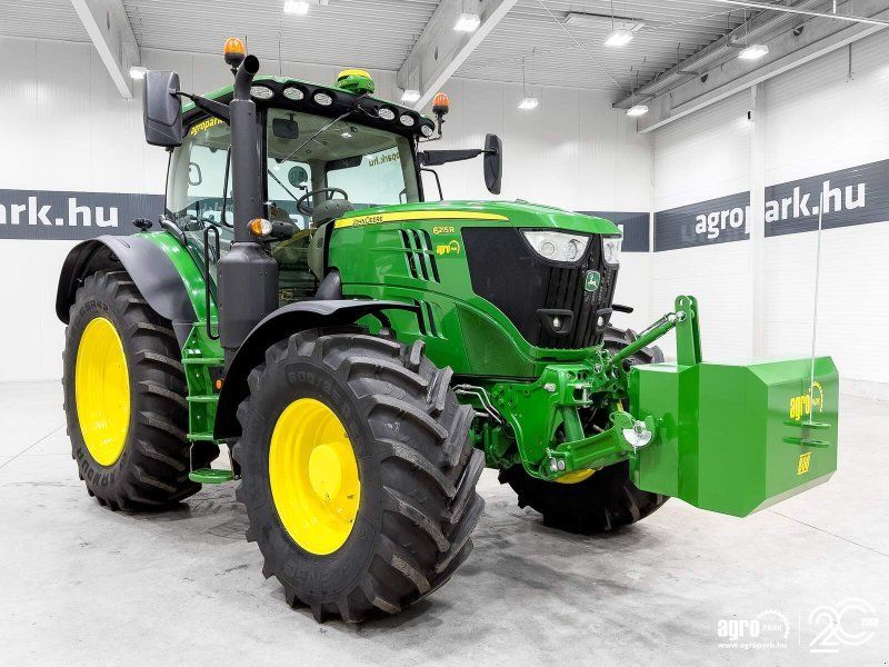 John Deere 6215R