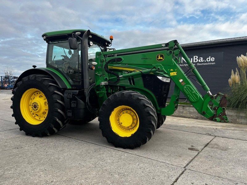 John Deere 7230 R mit Frontlader