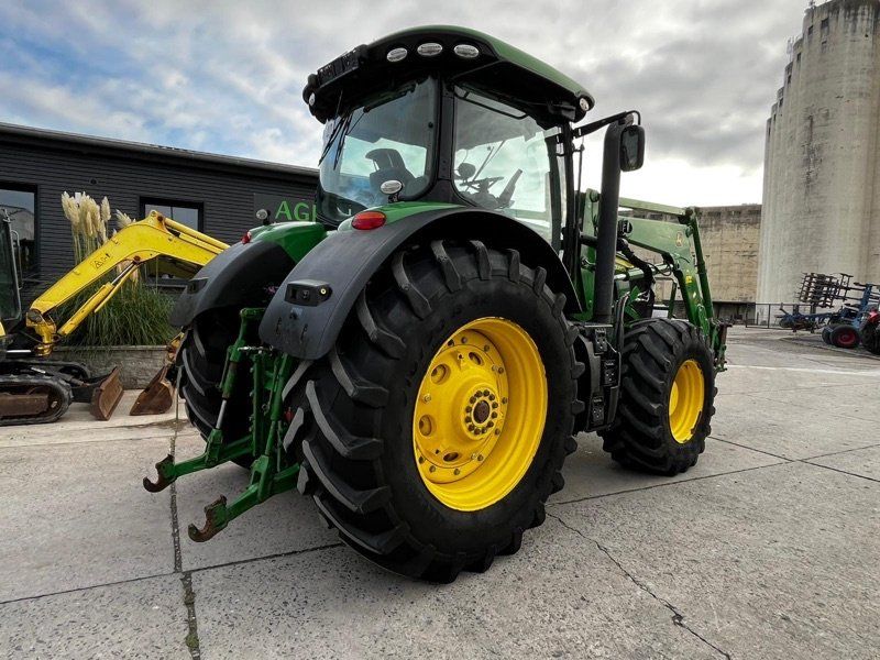 John Deere 7230 R mit Frontlader