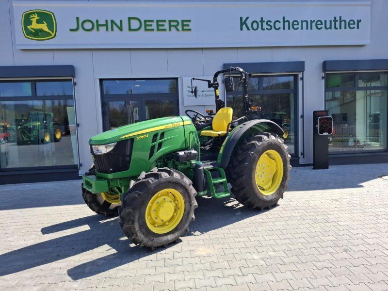 John Deere 5050E