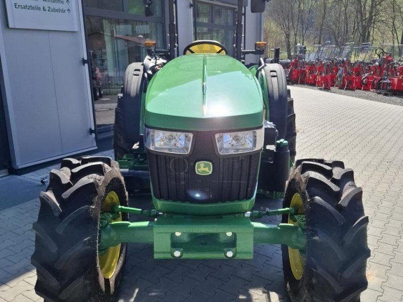 John Deere 5050E