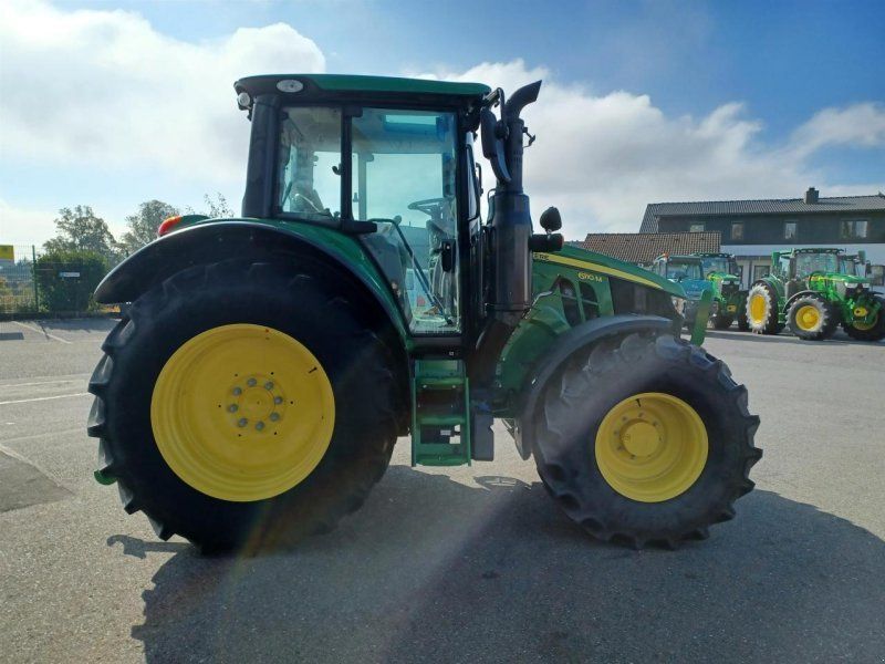 John Deere 6110M