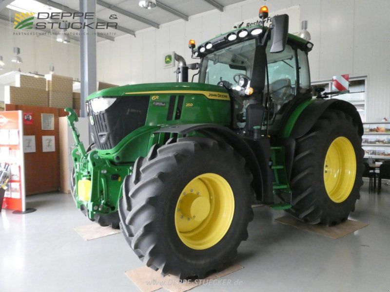John Deere 6R 250