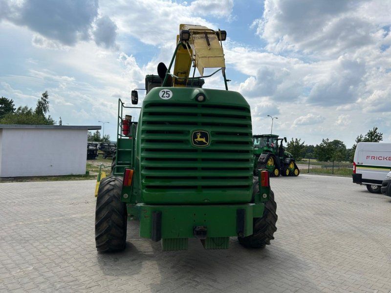 John Deere 7300