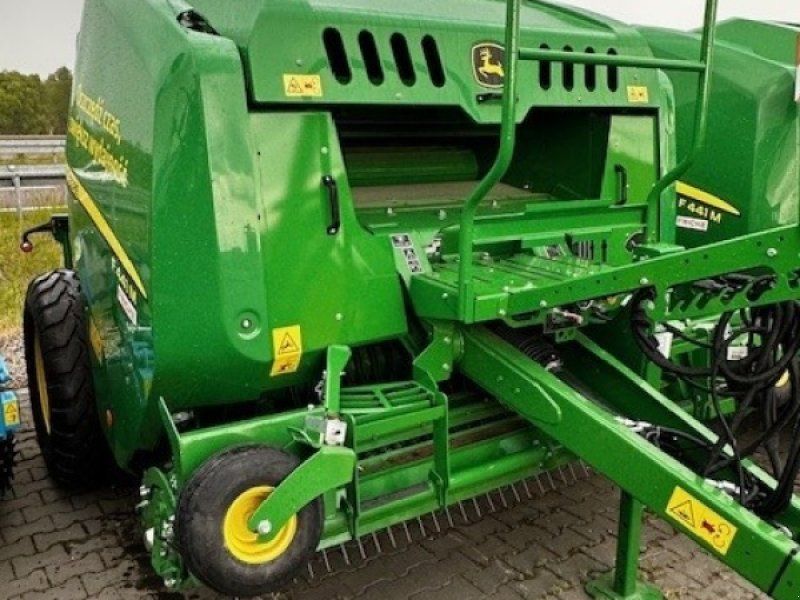John Deere F441M