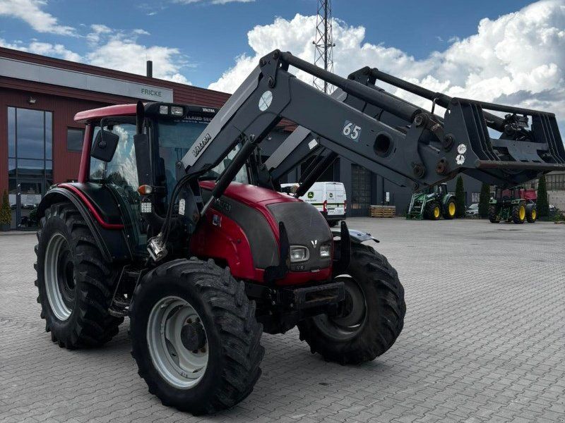 Valtra N101 + QUICKE FRONT LOADER