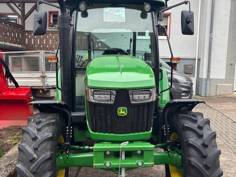 John Deere 5058E
