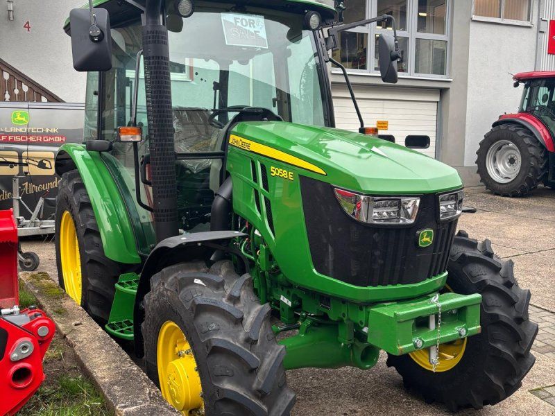 John Deere 5058E