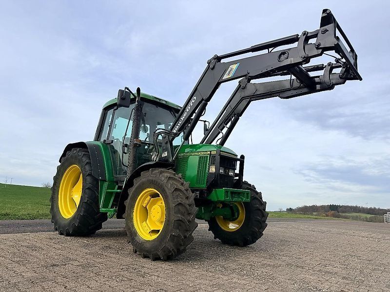 John Deere 6400 mit Frontlader