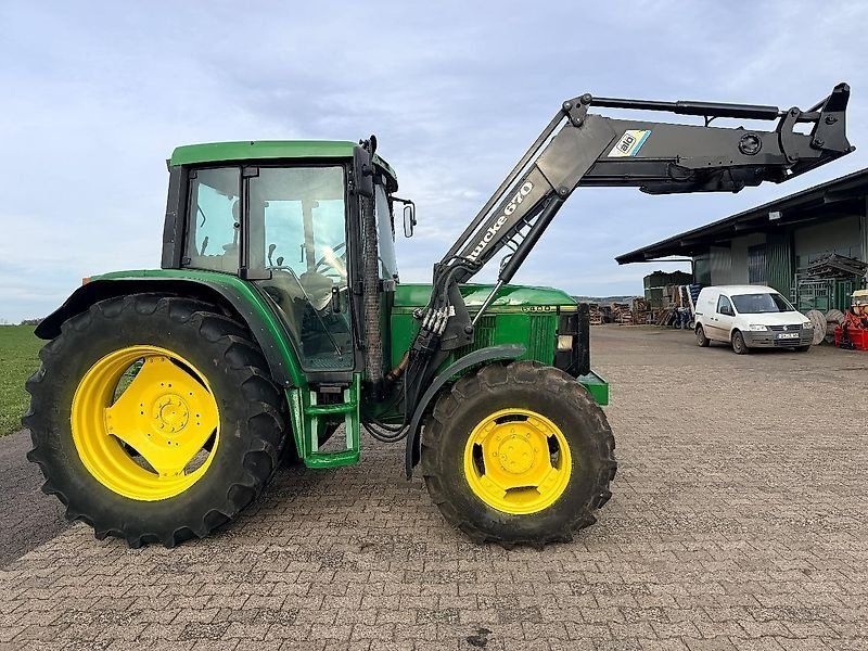 John Deere 6400 mit Frontlader
