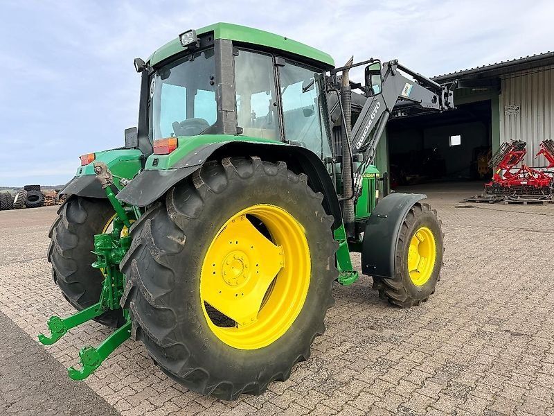 John Deere 6400 mit Frontlader