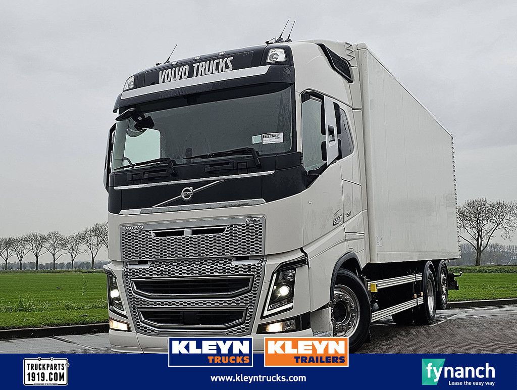 VOLVO FH 16.750 6x2*4 4 seats 154tkm