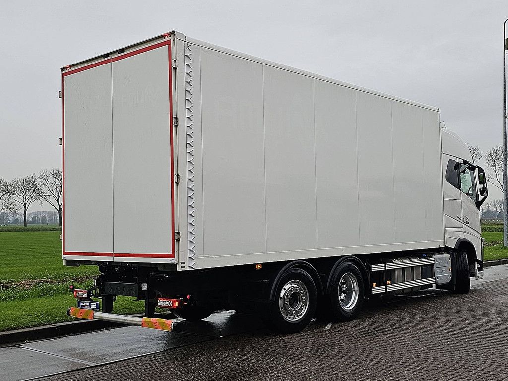 VOLVO FH 16.750 6x2*4 4 seats 154tkm