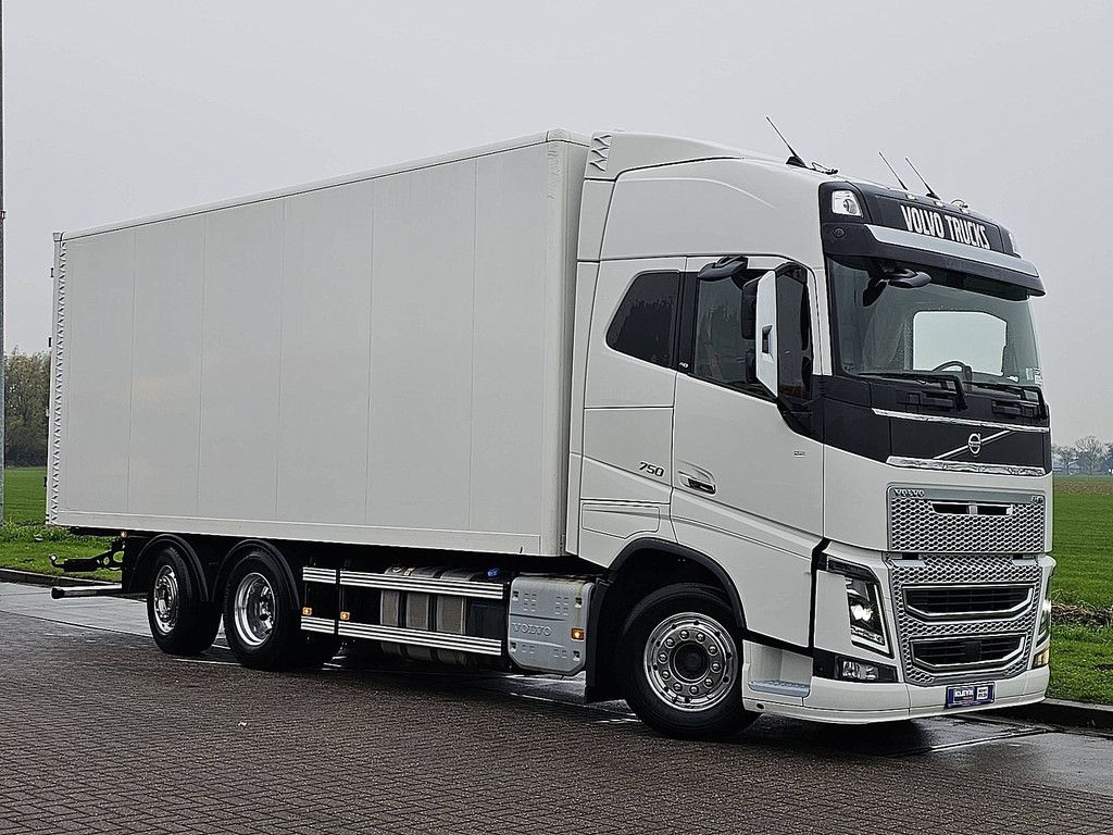 VOLVO FH 16.750 6x2*4 4 seats 154tkm