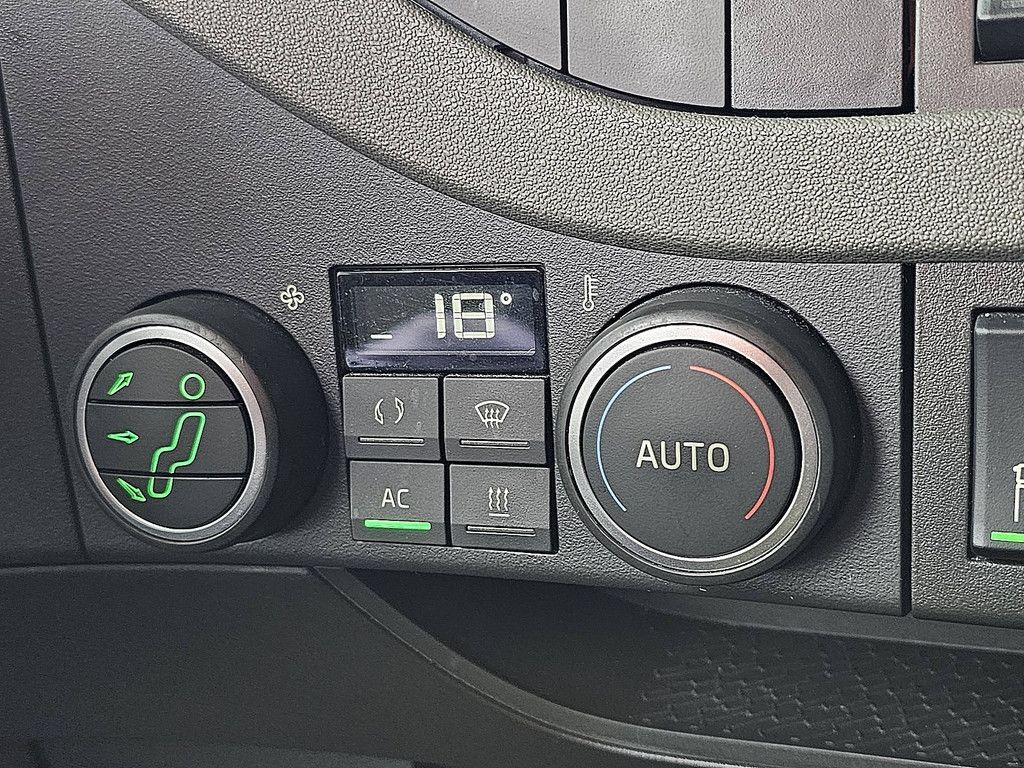 VOLVO FH 16.750 6x2*4 4 seats 154tkm