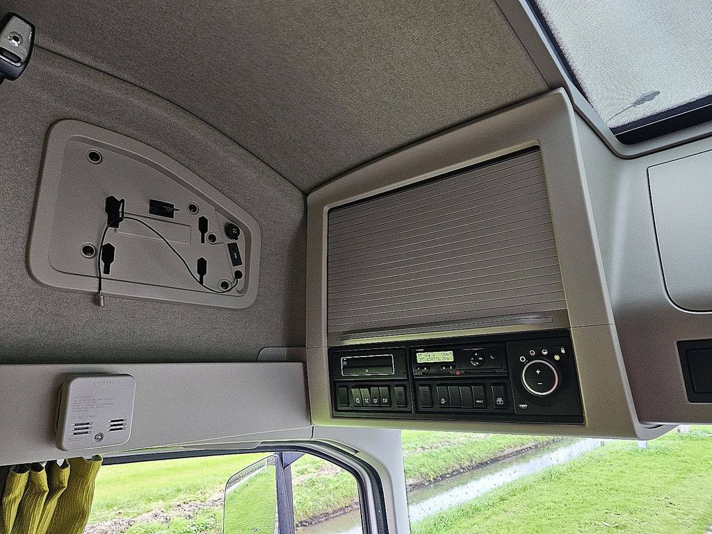VOLVO FH 16.750 6x2*4 4 seats 154tkm