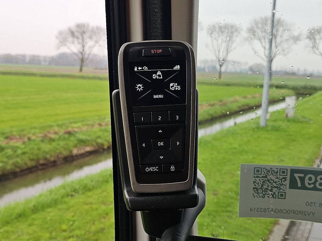 VOLVO FH 16.750 6x2*4 4 seats 154tkm