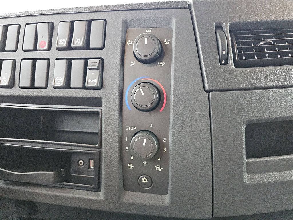 VOLVO FE 320.18 6100 km like new!!