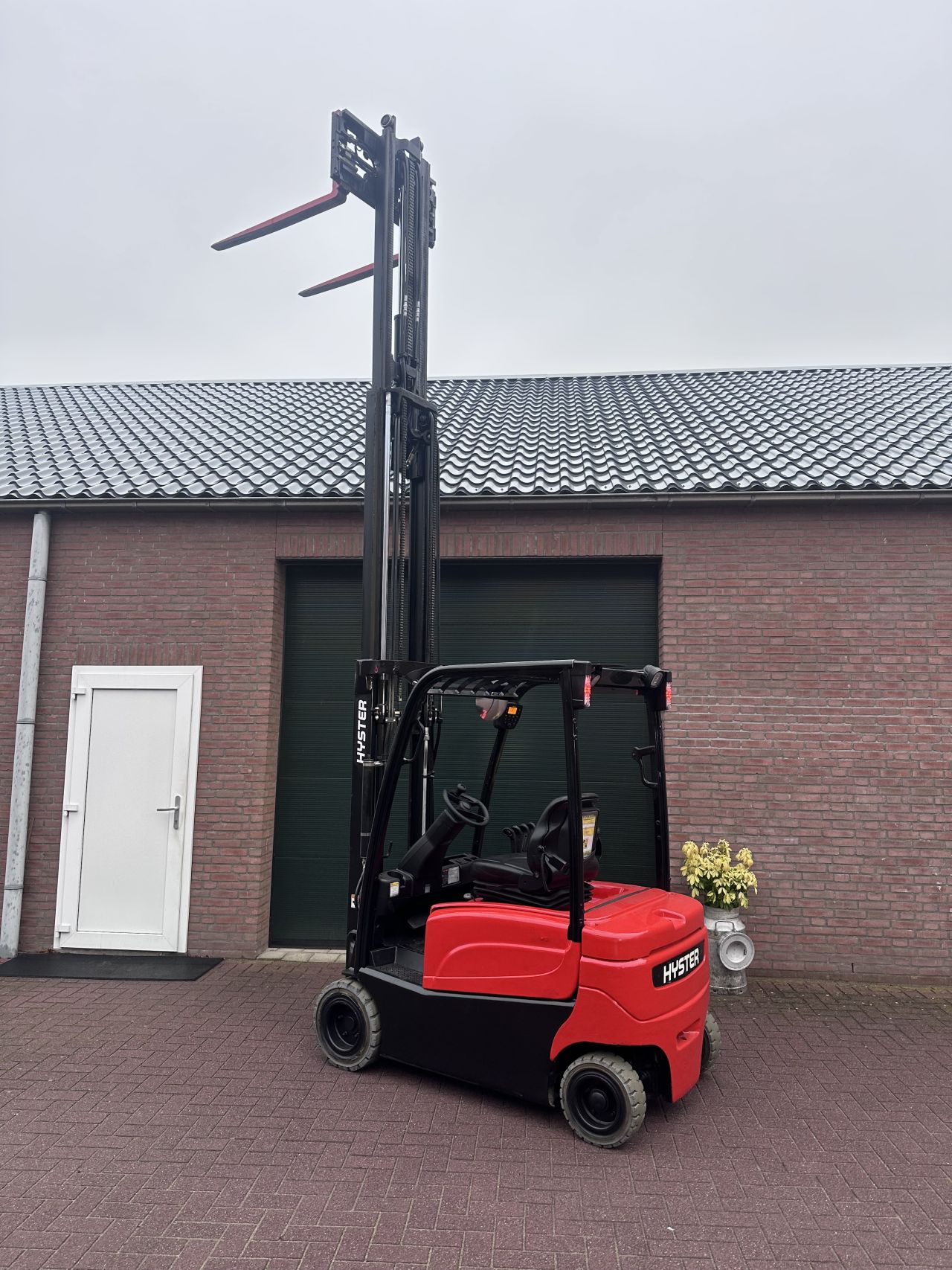 Hyster 1800kg bj 2018 triplo elektrische heftruck