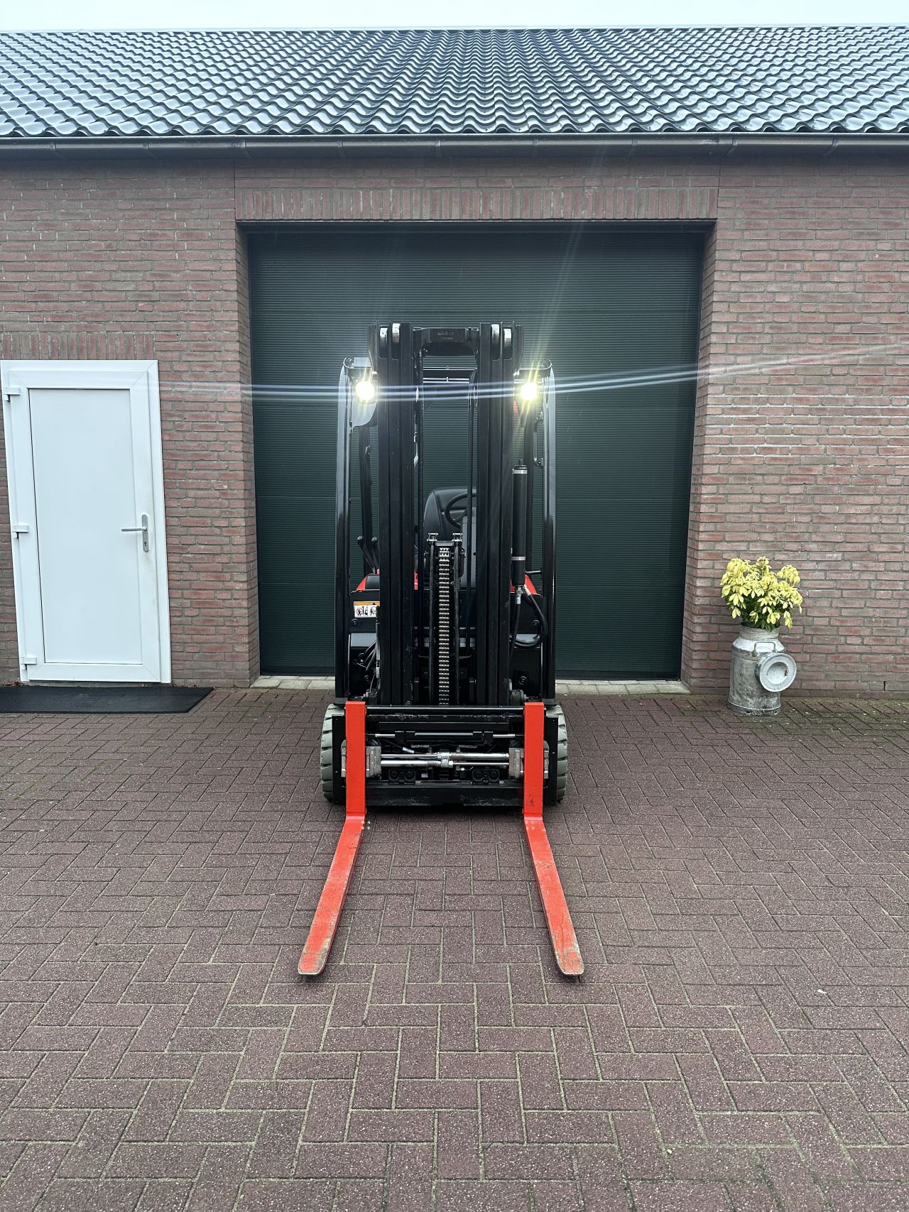 Hyster 1800kg bj 2018 triplo elektrische heftruck