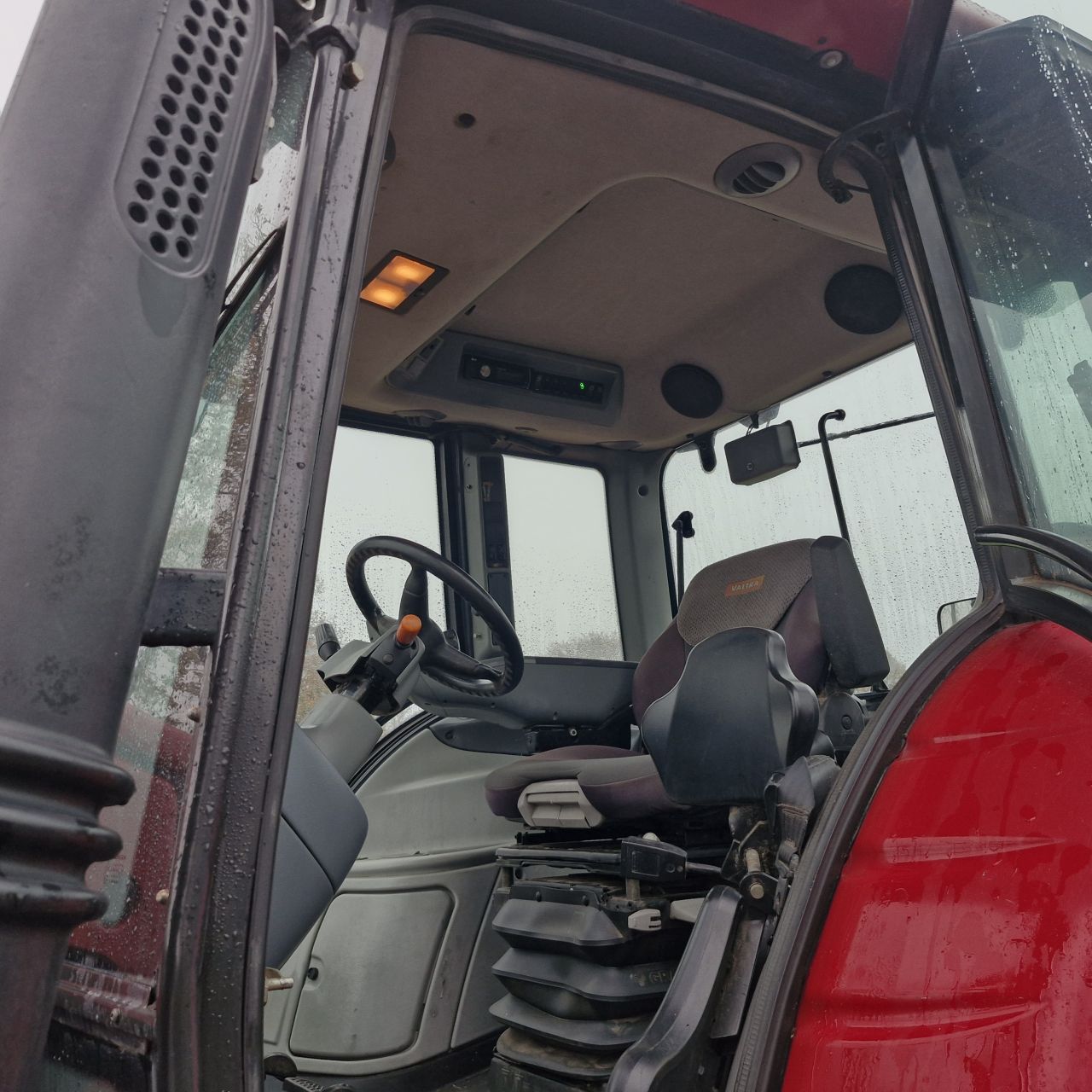 Valtra N142 active