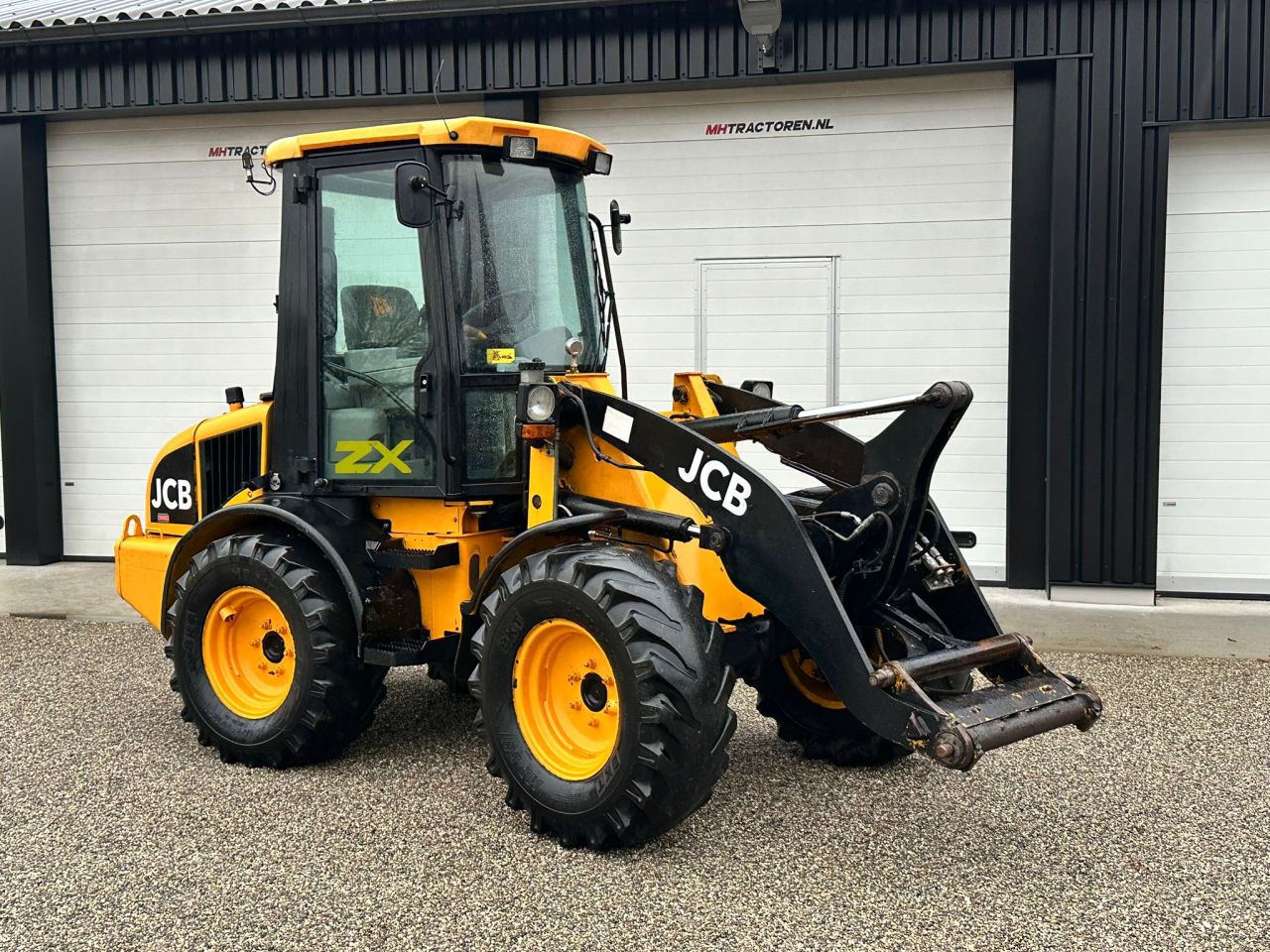 JCB 407