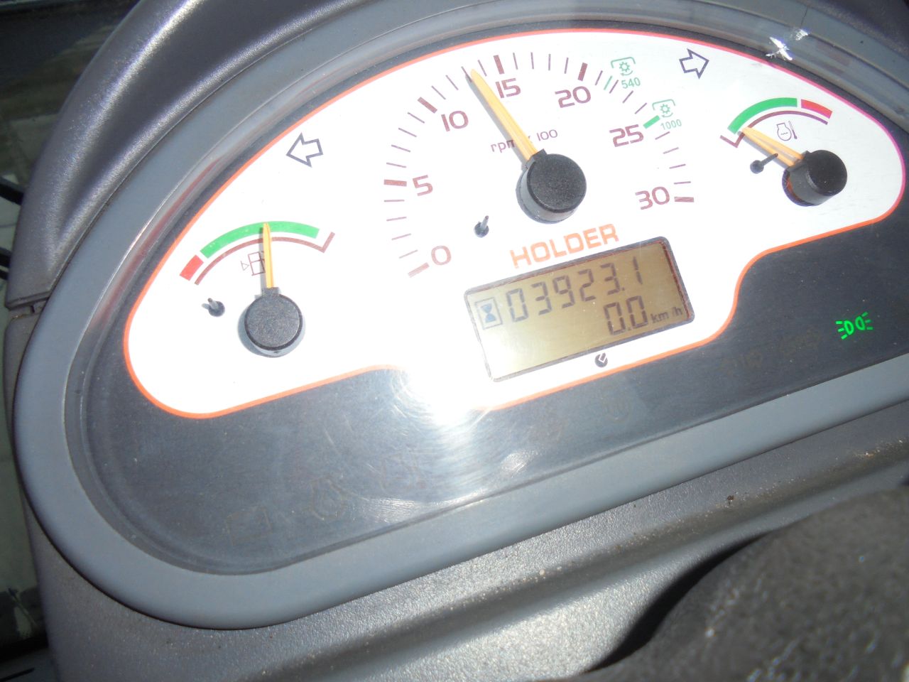 Holder C250 met onkruidborstel