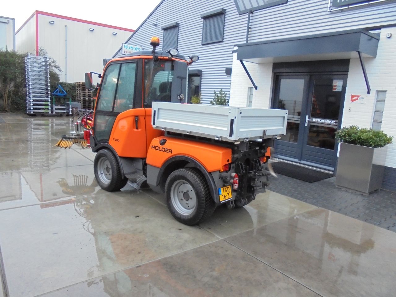 Holder C250 met onkruidborstel