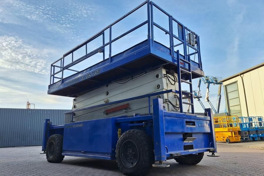 Liftlux SL205-25D4WDS/P Diesel, 4x4 Drive, Hydraulic Deck