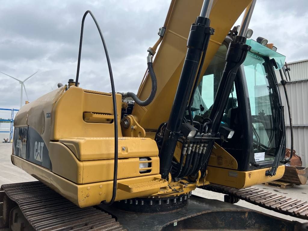 CAT 323D L