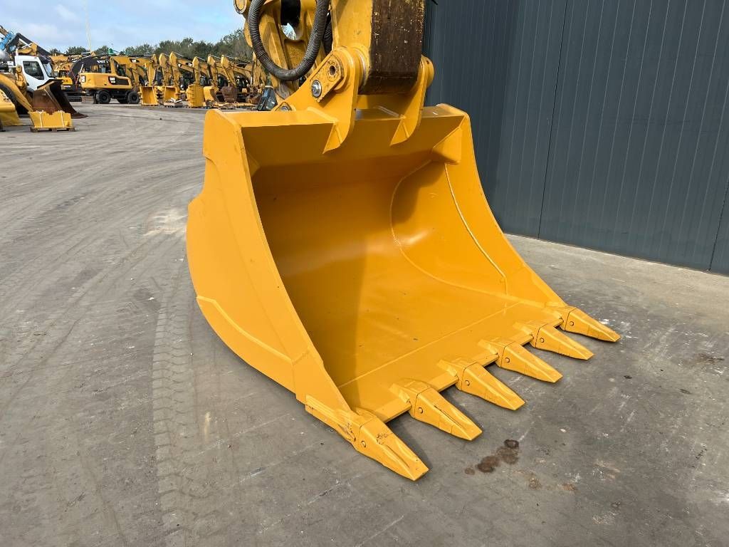 CAT 323F L