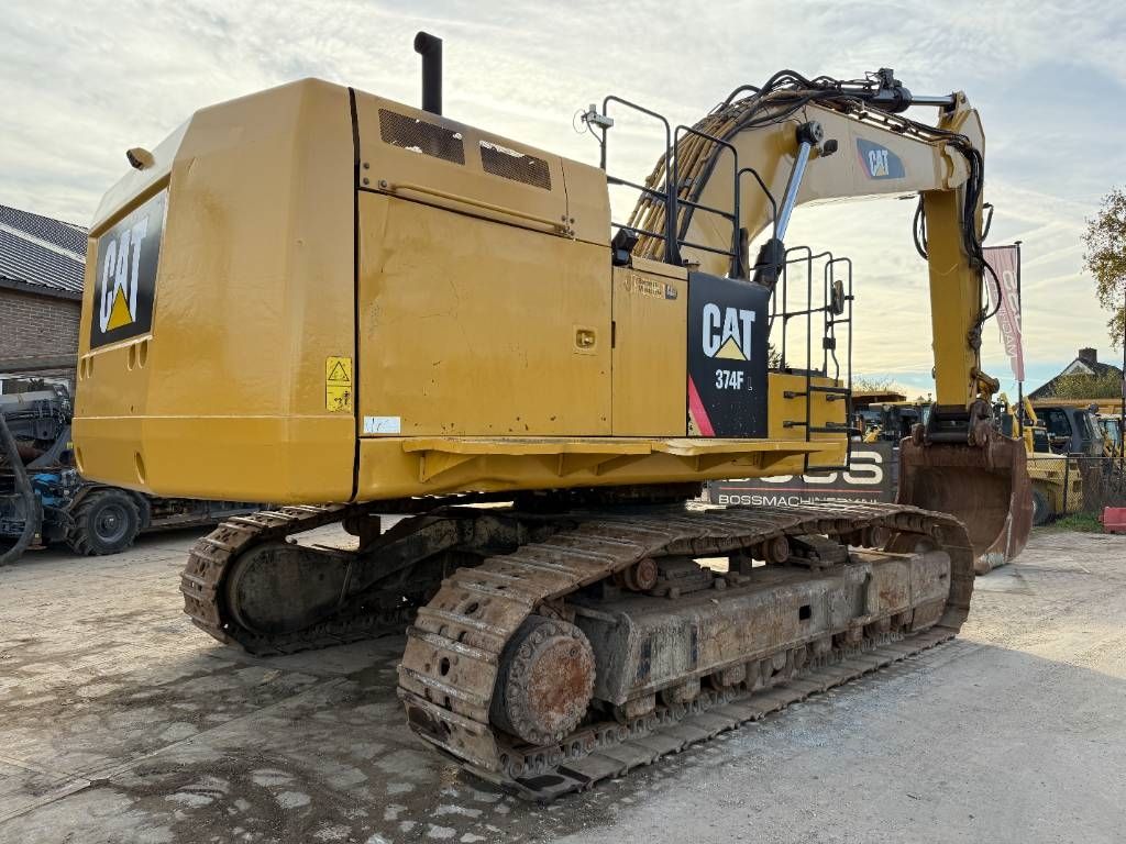 CAT 374FL - Automatic Greasing / Quick Coupler