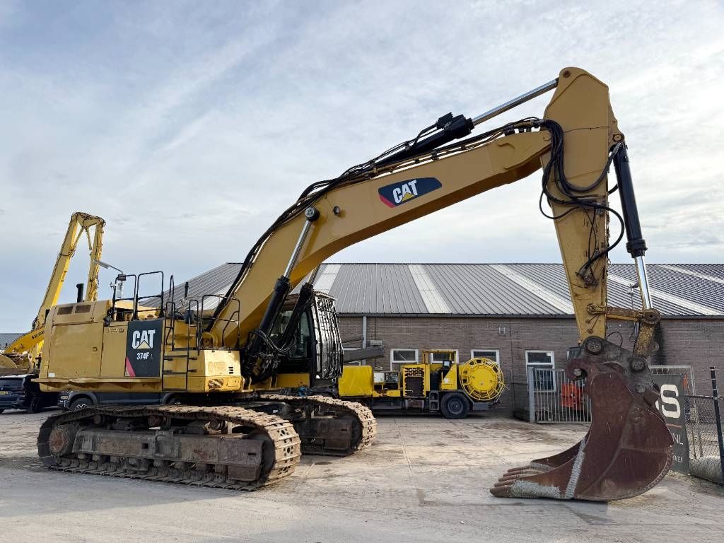 CAT 374FL - Automatic Greasing / Quick Coupler