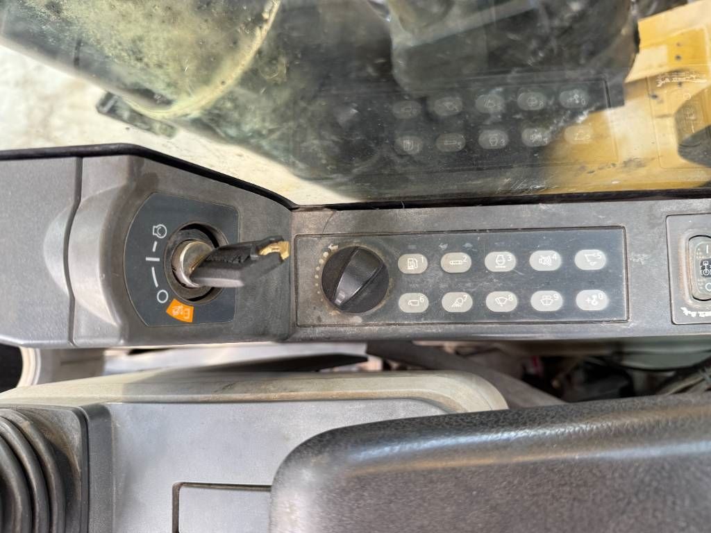 CAT 374FL - Automatic Greasing / Quick Coupler