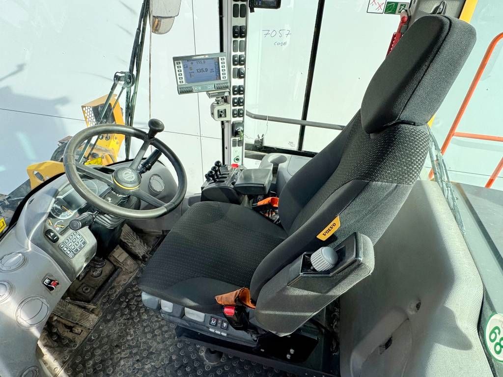 Volvo L70H - Weight System / 3rd Function