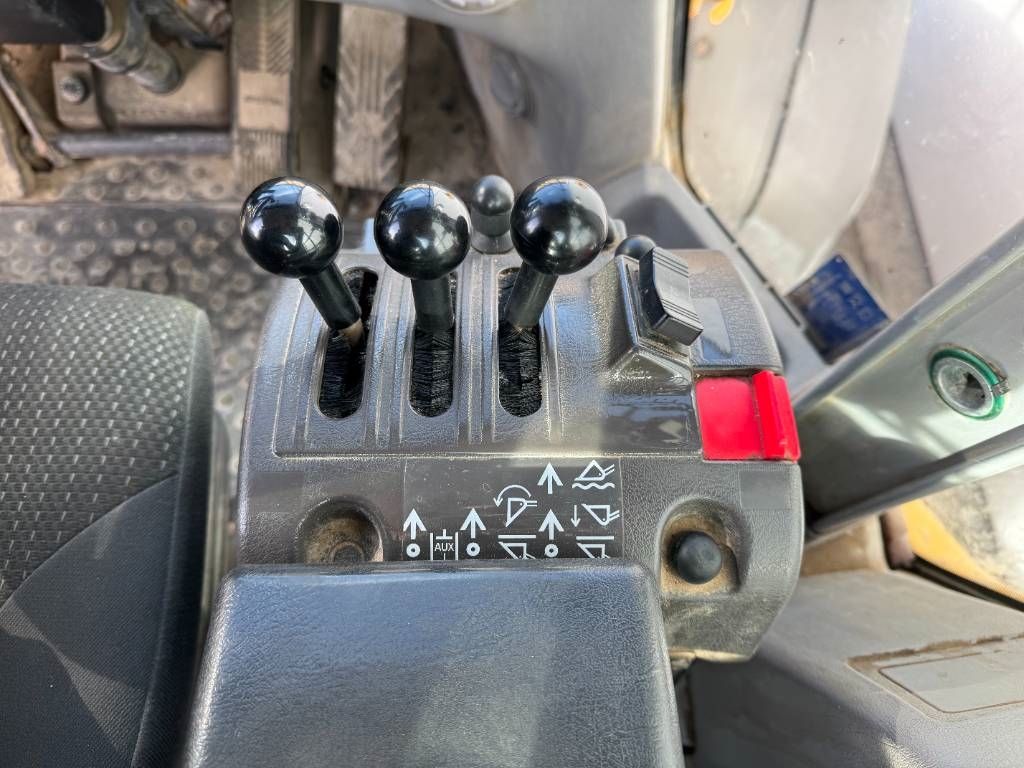 Volvo L70H - Weight System / 3rd Function